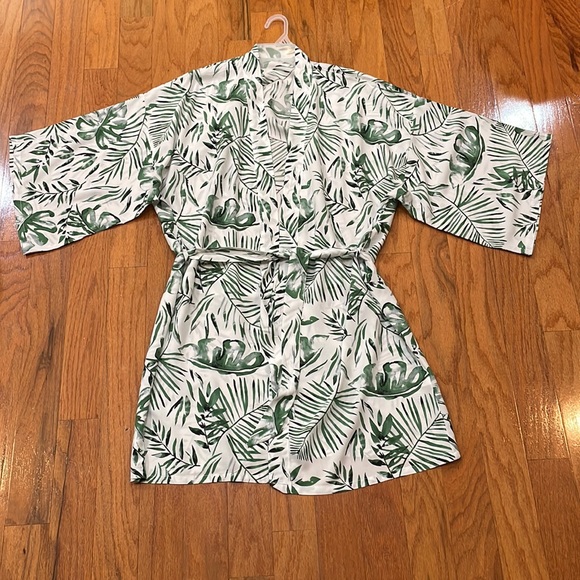 poopy love petal Other - Poppy Love Petal Woman Robe One size fits most Green white fern palm print tie